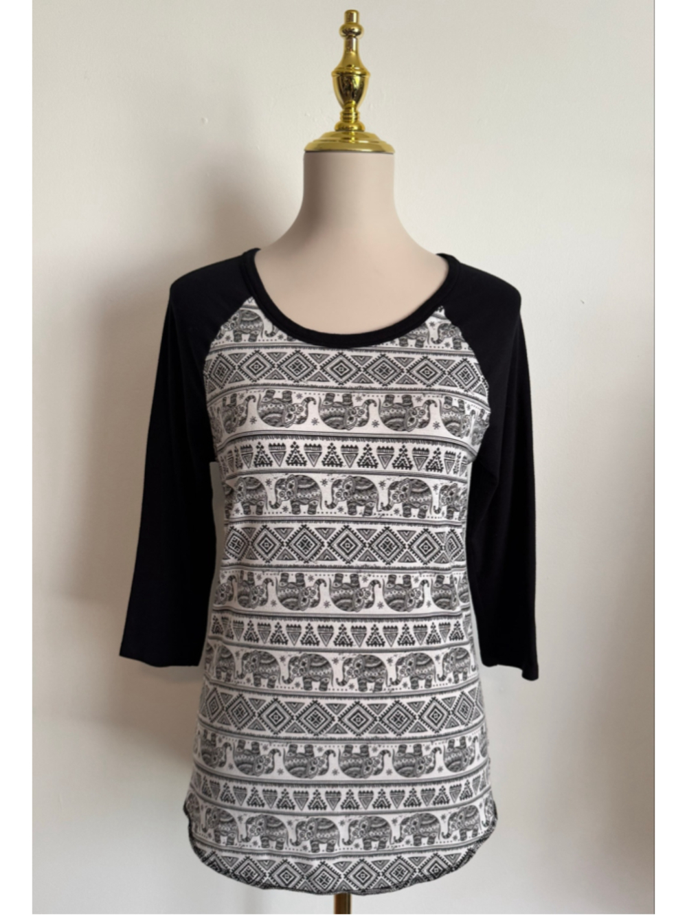 Women's rue21 Elephant Print Long Sleeve Tee Black White Size M